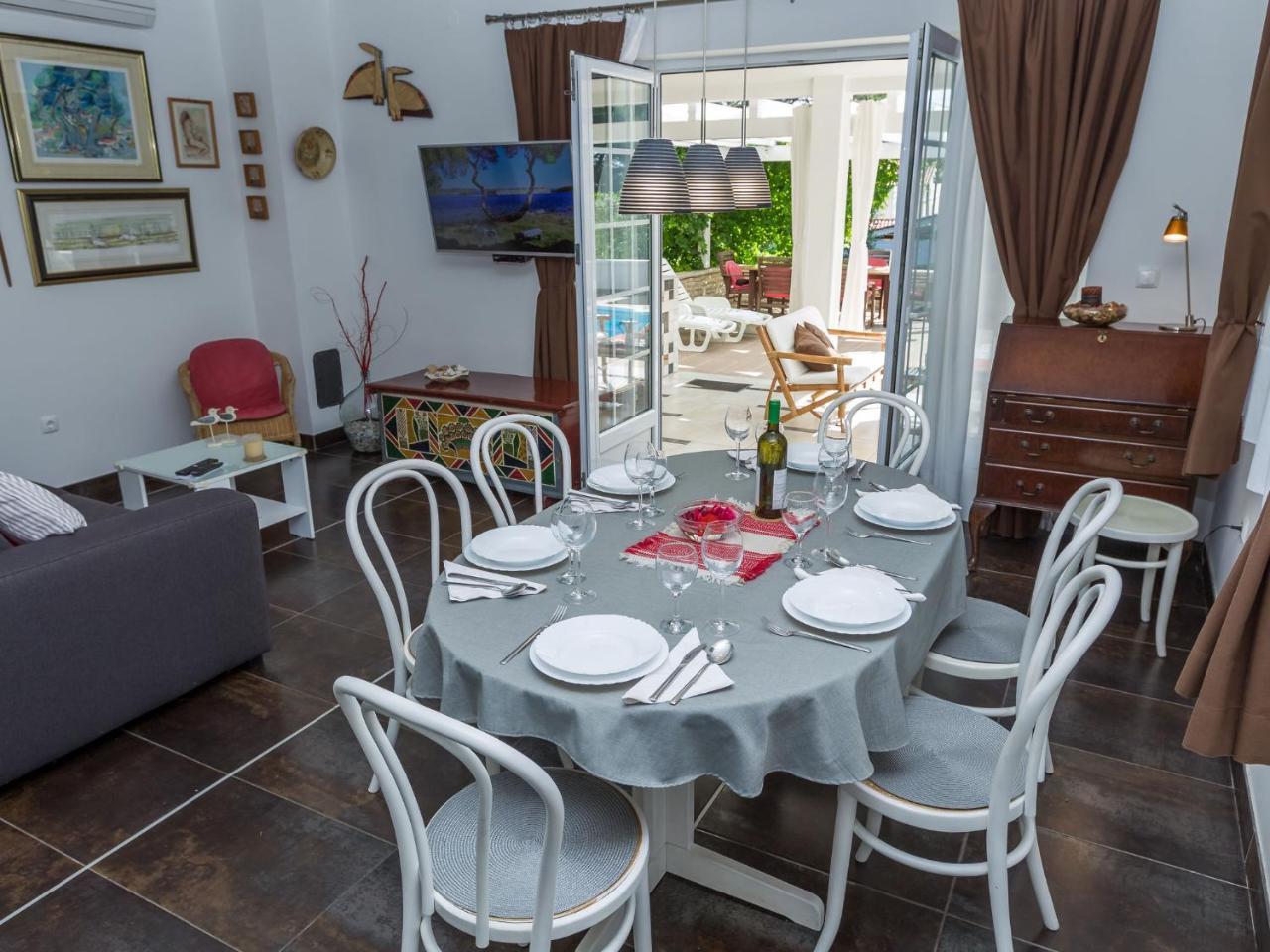 Spacious Holiday Home In Molat With Pool Brgulje Exterior photo